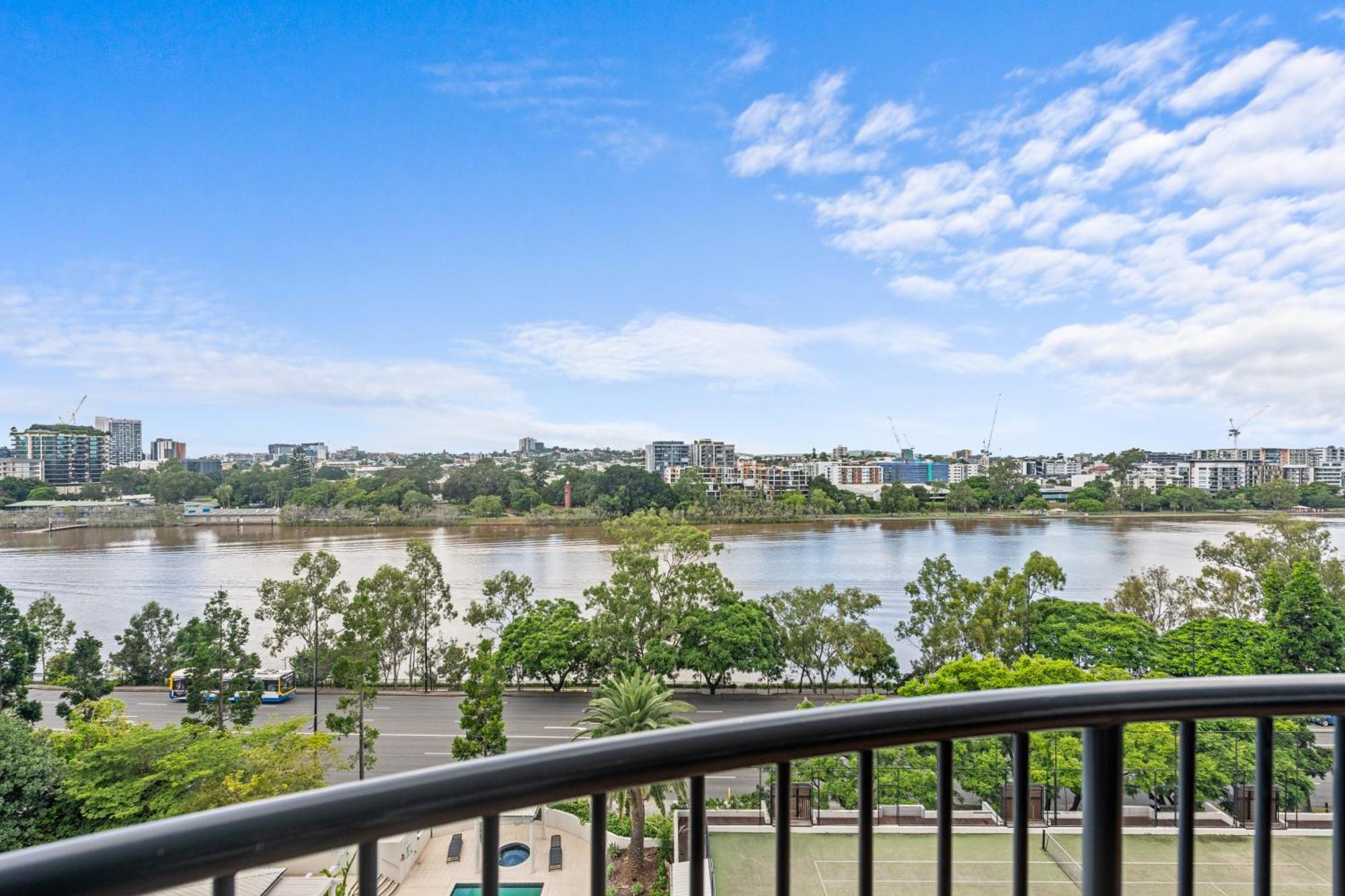 The Oasis Apartments Brisbane Extérieur photo