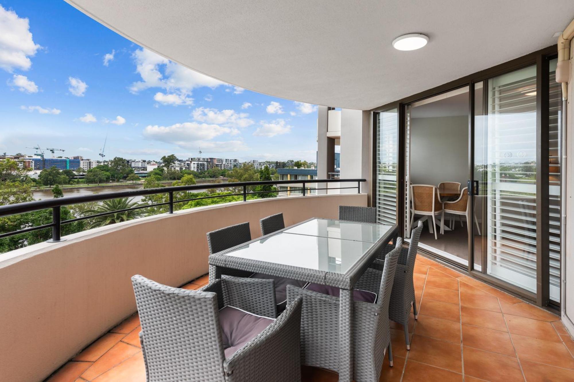 The Oasis Apartments Brisbane Extérieur photo