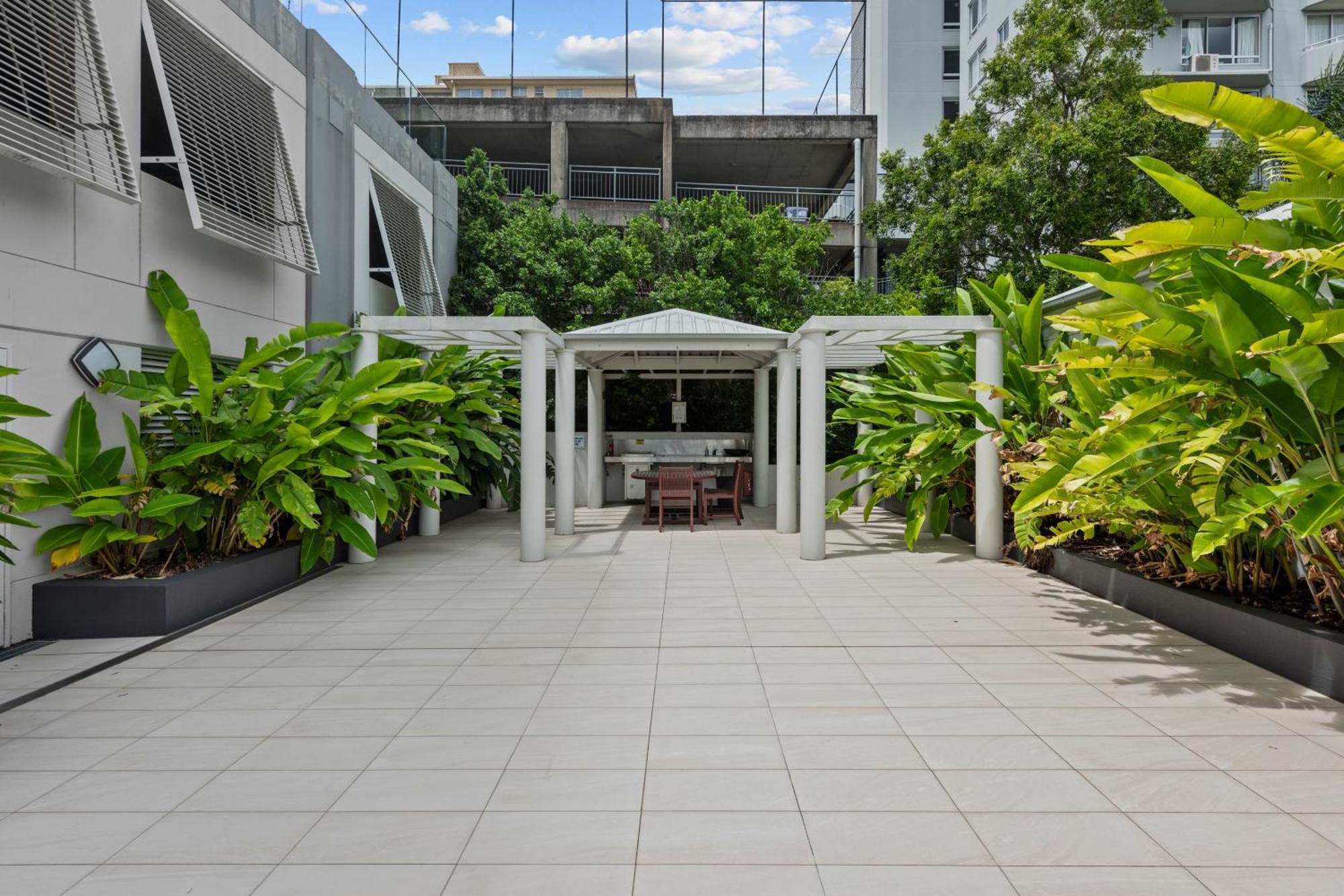 The Oasis Apartments Brisbane Extérieur photo